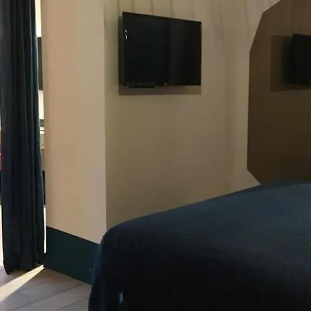 Verlaine Hotel 4*